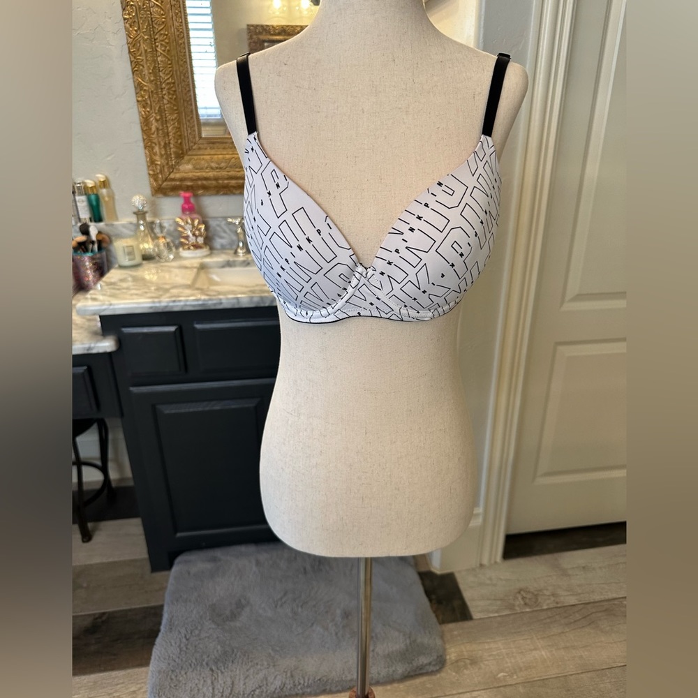 Like New Victoria Secret Black and White Sexy Bra Beautiful Pink Inside